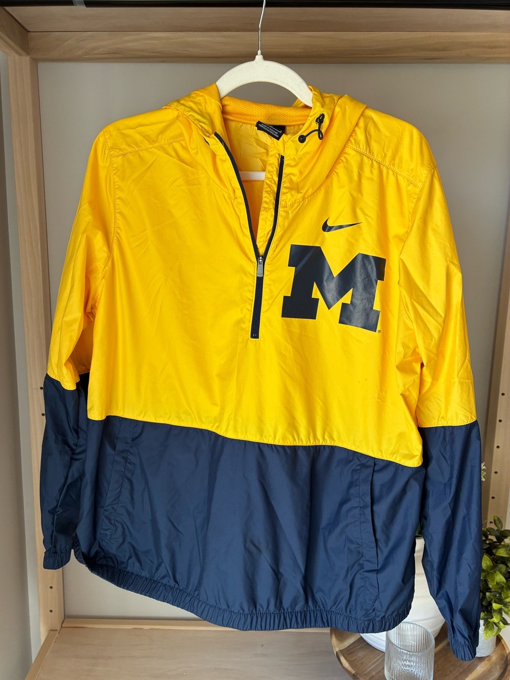 Nike Michigan Wolverine 1/2 Zip Pullover Windbreaker Jacket
Hooded Men's Sz L